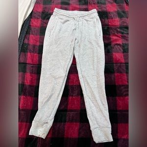 Men’s American eagle joggers. Size small. Grayish, whitish color